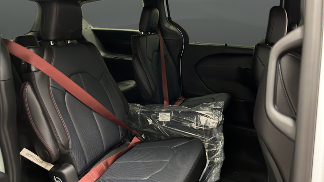 New 2027 Chrysler Pacifica Select FWD image 23