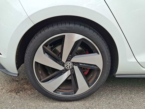 Used 2018 Volkswagen GTI SE FWD image 33
