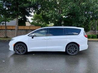 Used 2023 Chrysler Pacifica Touring-L w/ S Appearance Package AWD/4WD video 2