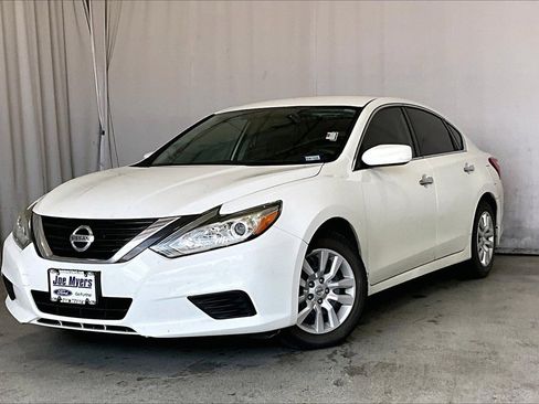 Used 2016 Nissan Altima 2.5 S w/ Power Driver Seat Package image 2