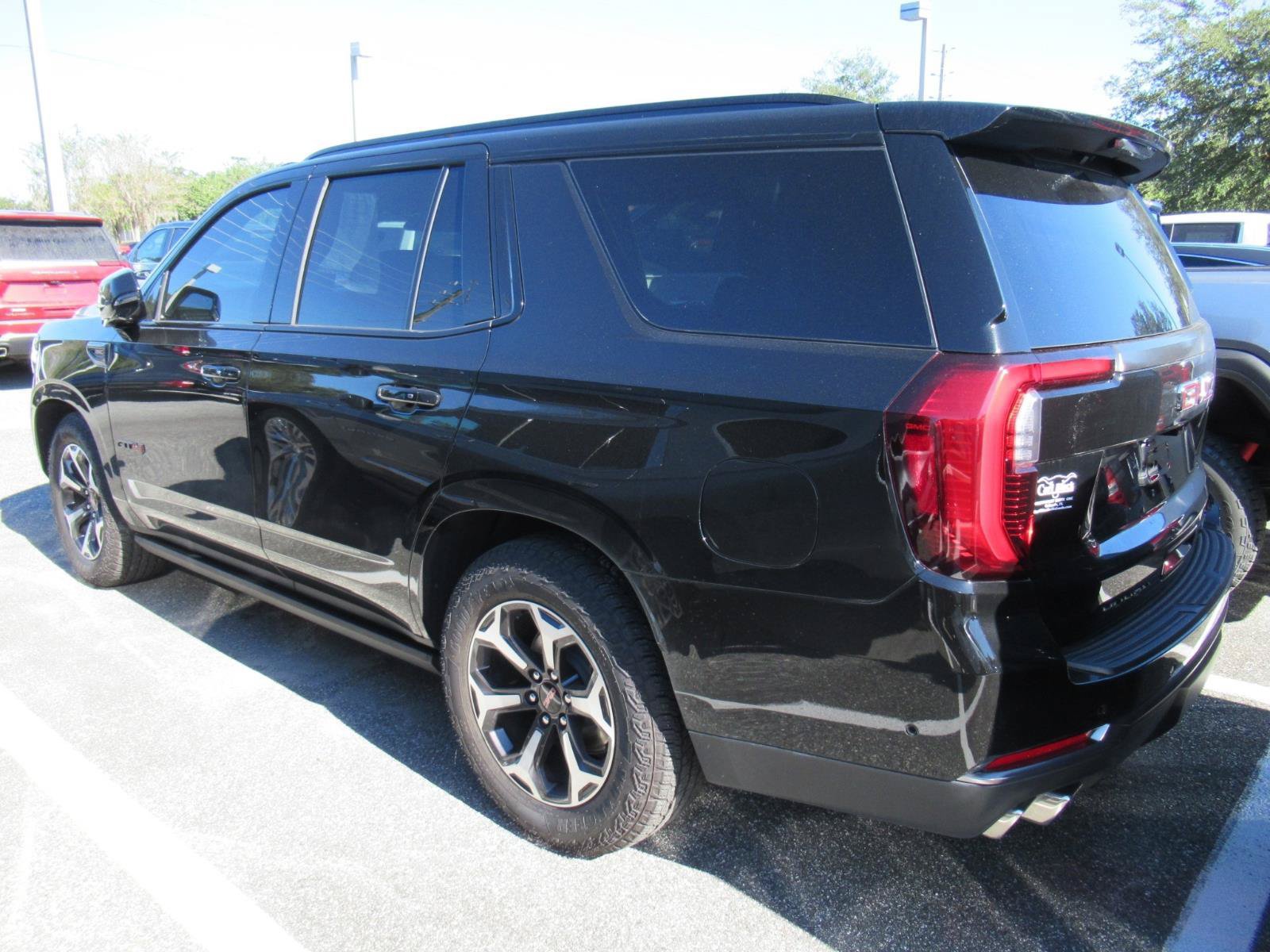 Used 2025 GMC Yukon AT4 Ultimate AWD/4WD image 3