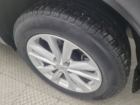 Used 2018 Nissan Rogue Sport SV w/ SV Technology Package image 31
