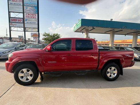 Used 2011 Toyota Tacoma PreRunner w/ TRD Sport Pkg RWD image 2