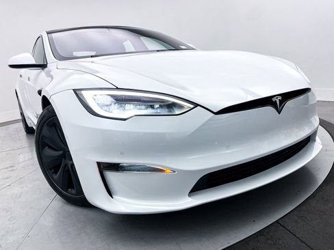Used 2021 Tesla Model S Plaid image 3