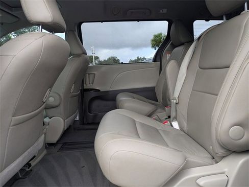 Used 2016 Toyota Sienna XLE image 15