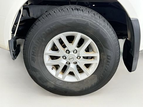 Used 2018 Nissan Frontier SV w/ Value Truck Package AWD/4WD image 11