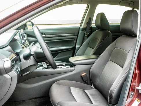 Used 2024 Nissan Altima 2.5 SV FWD image 22