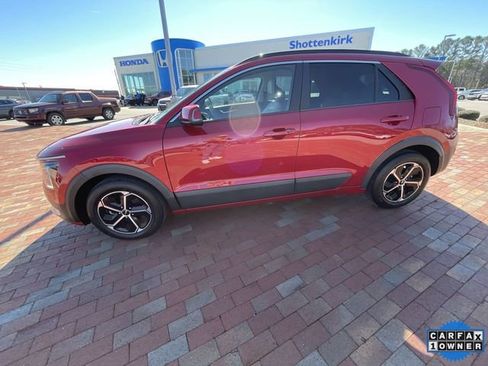 Used 2024 Kia Niro EX FWD image 30