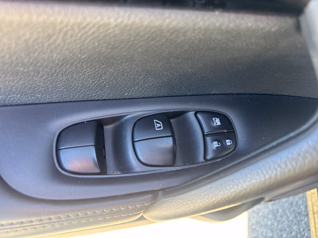 Used 2022 Nissan Rogue Sport SV w/ Technology Package FWD image 19