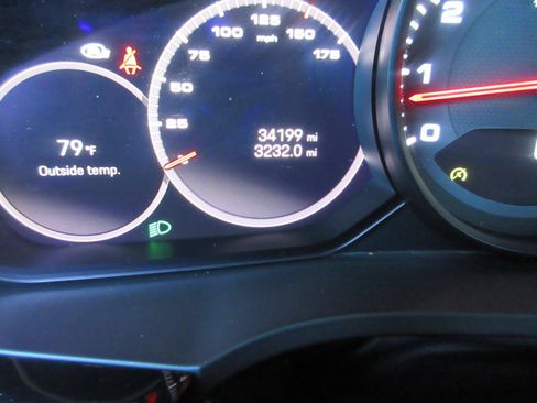 Used 2023 Porsche Cayenne AWD/4WD image 4