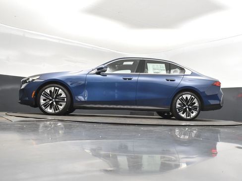 New 2026 BMW 530i w/ Premium Package image 39