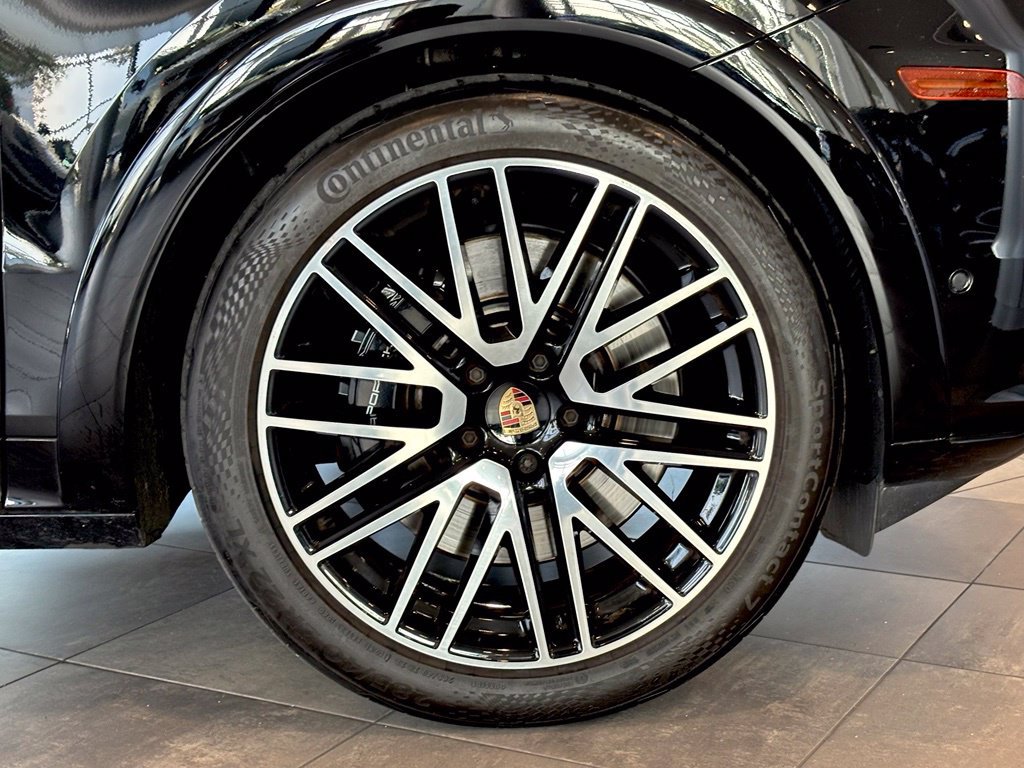 Used 2025 Porsche Cayenne GTS AWD/4WD image 42