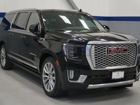 Used 2024 GMC Yukon XL Denali w/ Denali Reserve Package image 8