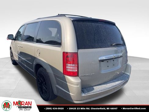 Used 2009 Chrysler Town & Country Touring FWD image 5