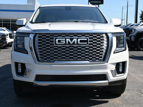 Used 2021 GMC Yukon XL Denali w/ Denali Premium Package AWD/4WD image 3