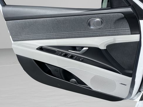 New 2026 Hyundai Elantra Limited image 24