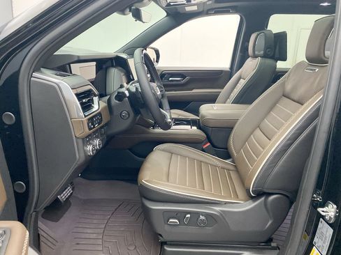 Used 2026 GMC Yukon Denali Ultimate w/ LPO, Floor Liner Package AWD/4WD image 14