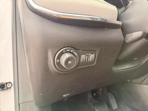 Used 2023 Jeep Compass Limited w/ Sun and Sound Group AWD/4WD image 24