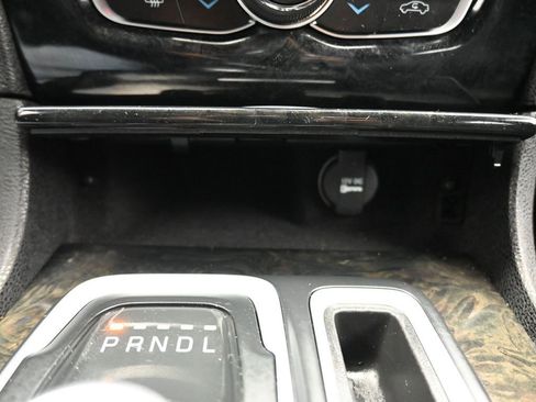 Used 2018 Chrysler 300 Limited image 20