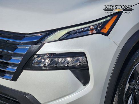 Used 2024 Nissan Rogue SV image 10