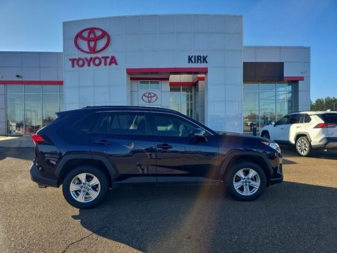 Used 2021 Toyota RAV4 XLE image 7