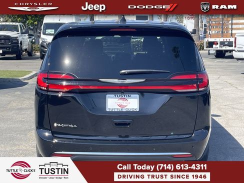 New 2026 Chrysler Pacifica Select FWD image 5