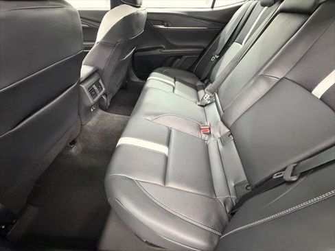 Used 2026 Toyota Camry SE FWD image 39