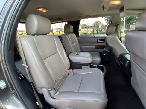 Used 2015 Toyota Sequoia Platinum image 28