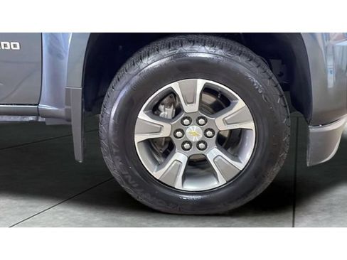 Used 2020 Chevrolet Colorado Z71 AWD/4WD image 2