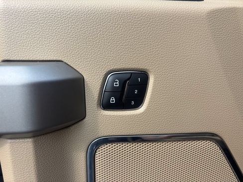 Used 2018 Ford F150 Lariat w/ Equipment Group 502A Luxury AWD/4WD image 18
