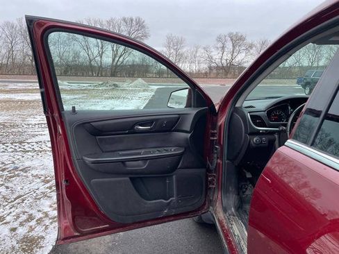 Used 2016 Chevrolet Traverse LT w/ Style and Technology Package image 22