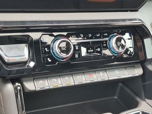 New 2026 GMC Sierra 1500 AT4 w/ AT4 Premium Package AWD/4WD image 19
