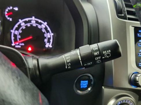 Used 2022 Toyota 4Runner SR5 AWD/4WD image 43