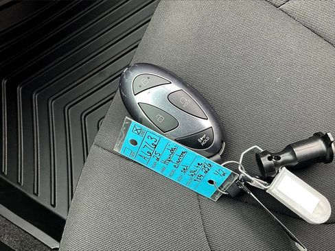 Certified 2025 Hyundai Elantra Sport image 11