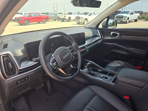 Used 2024 Kia Sorento EX w/ Panoramic Sunroof Package FWD image 11