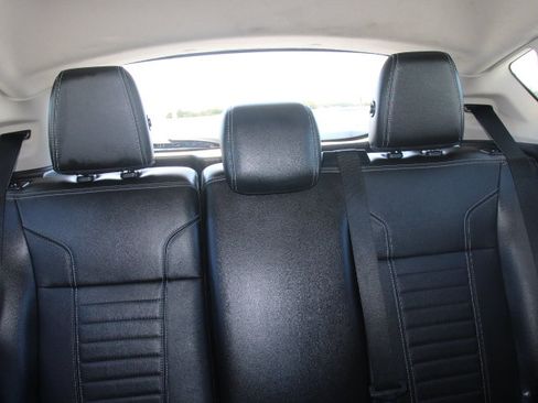 Used 2014 Ford Fiesta Titanium FWD image 20
