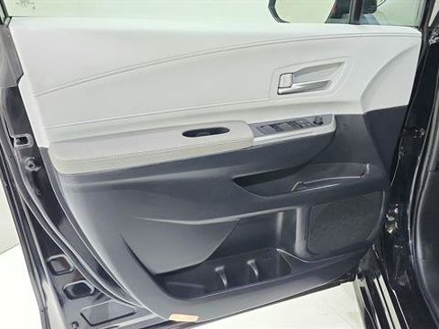 Used 2025 Toyota Sienna XLE w/ XLE Plus Package AWD/4WD image 21
