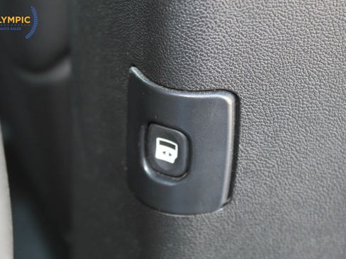 Used 2018 Dodge Grand Caravan GT image 28