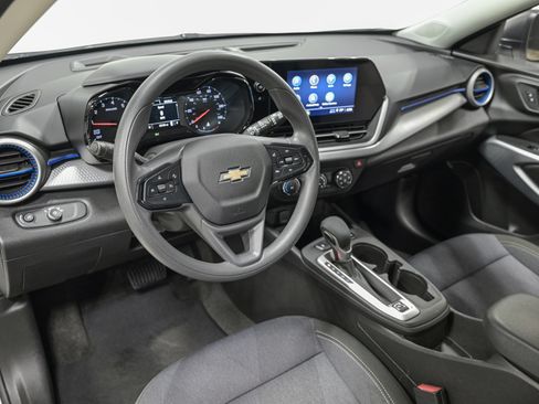 Used 2025 Chevrolet Trax LS FWD image 15