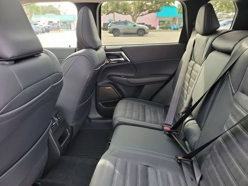 New 2026 Mitsubishi Outlander SE image 14