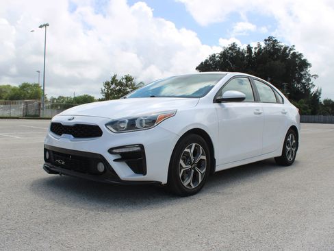 Used 2021 Kia Forte LXS FWD image 3