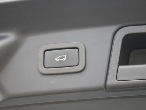 Used 2022 Land Rover Range Rover Velar S AWD/4WD image 24