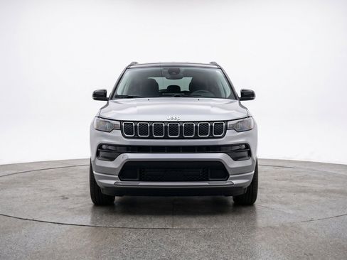 Used 2025 Jeep Compass Limited AWD/4WD image 2