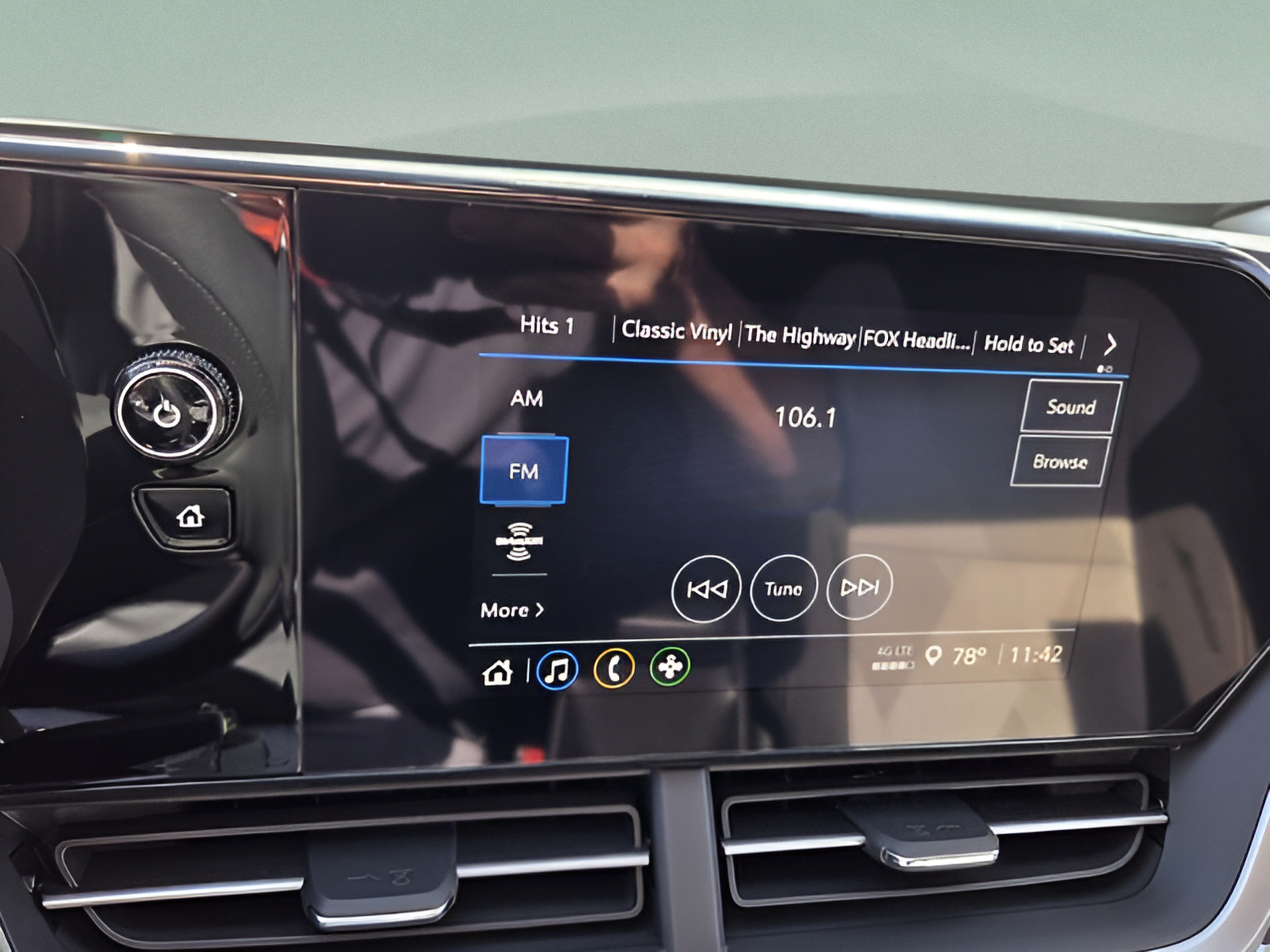 New 2026 Chevrolet Trax LS w/ LS Convenience Package FWD image 21