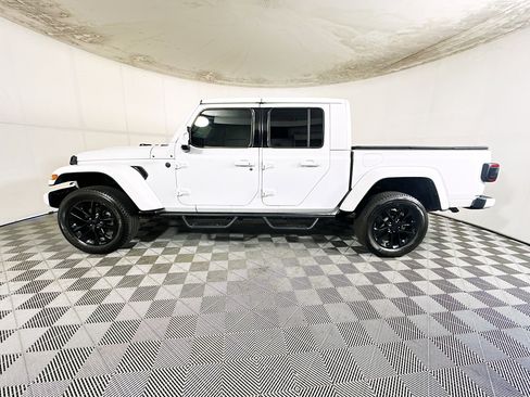 Used 2022 Jeep Gladiator Overland AWD/4WD image 6