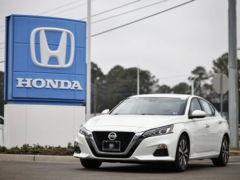 Used 2022 Nissan Altima 2.5 SL image 1