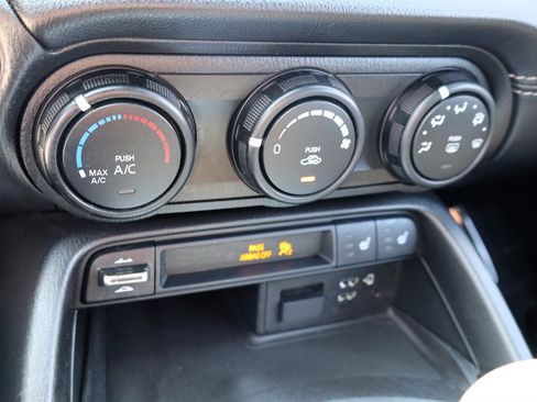 Used 2020 MAZDA MX-5 Miata RF Club RWD image 37
