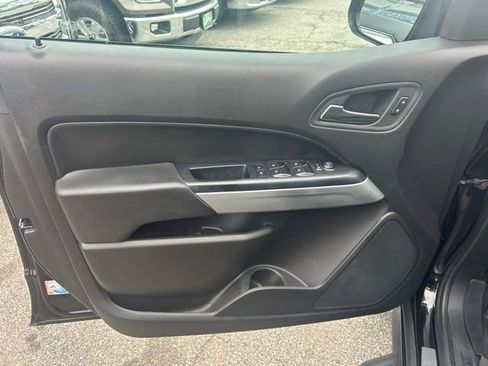 Used 2016 Chevrolet Colorado LT w/ Midnight Edition AWD/4WD image 13