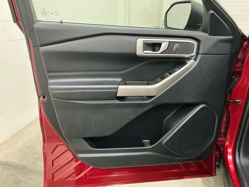 Used 2022 Ford Explorer XLT w/ Equipment Group 202A image 18