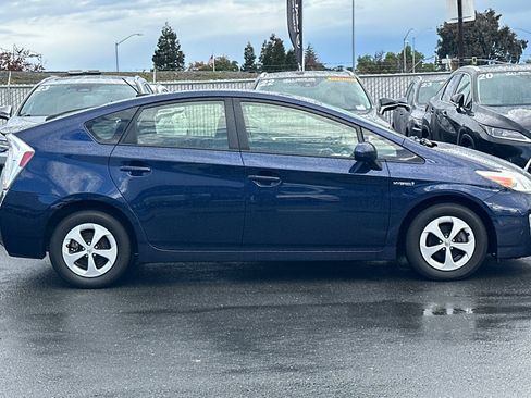 Used 2014 Toyota Prius Three image 3